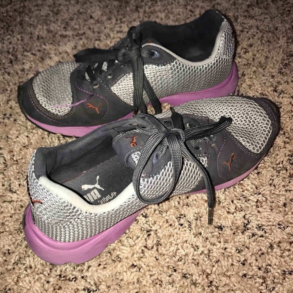 Black and purple puma tennis shoes